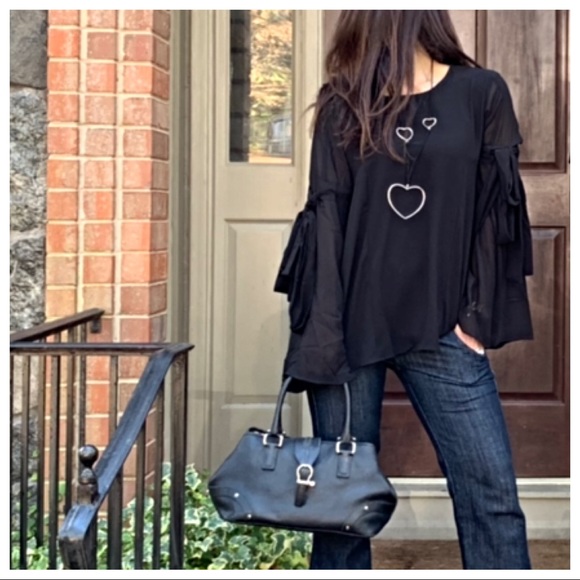 ✨LAST ONE ✨Black gorgeous bell sleeves tunic top - Picture 5 of 8